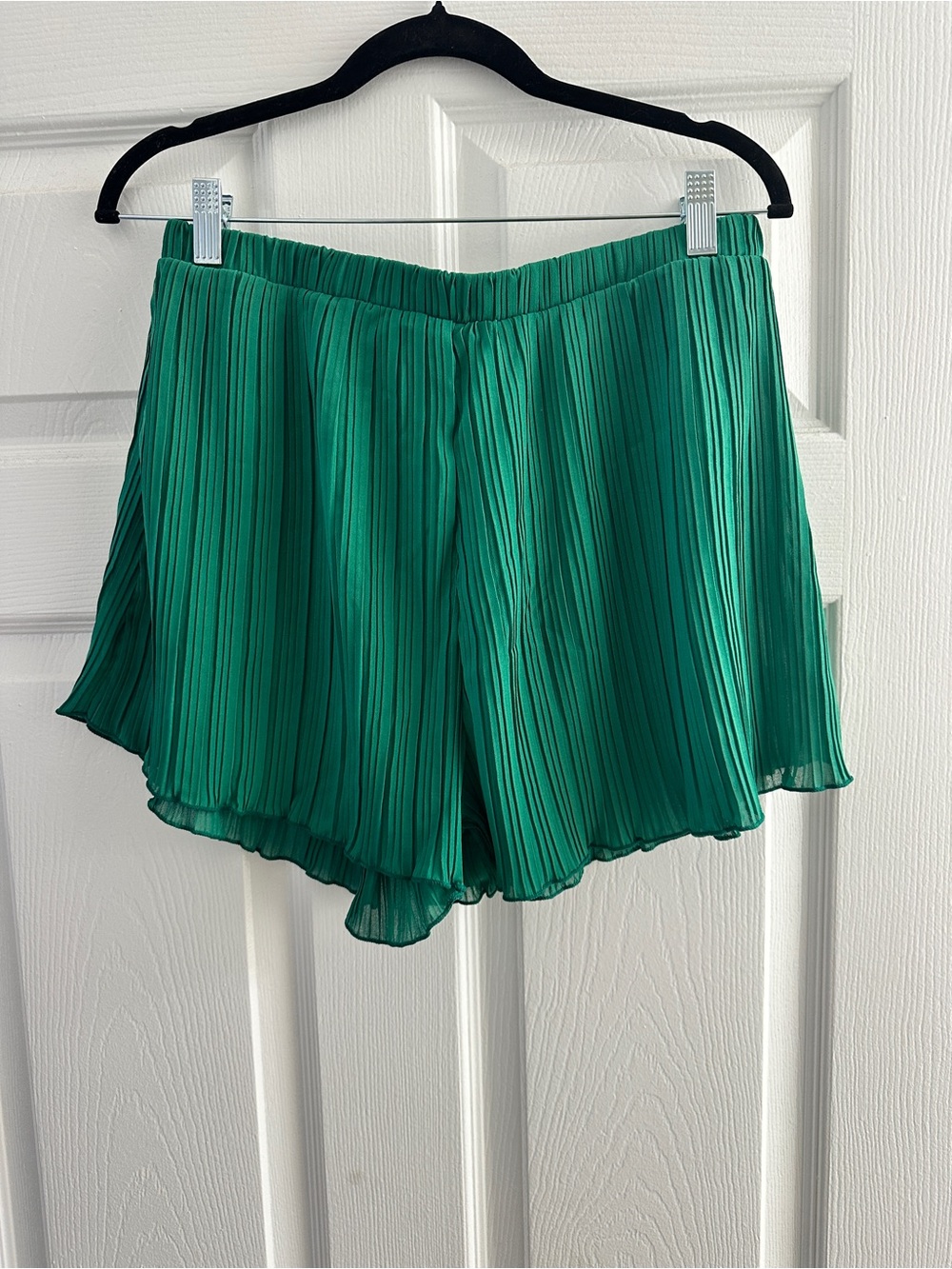 SHEIN Emerald Green High-Waist Pleated Shorts